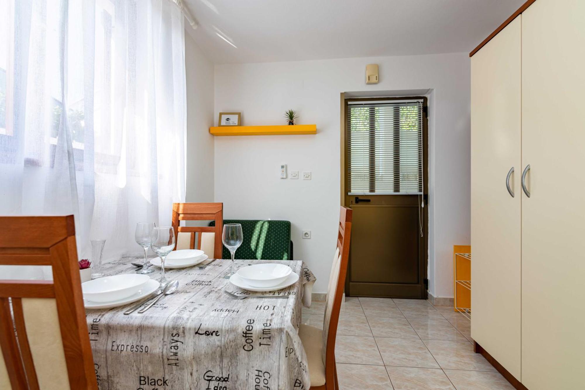 Ana, Vantacici-malinska, Island Krk *