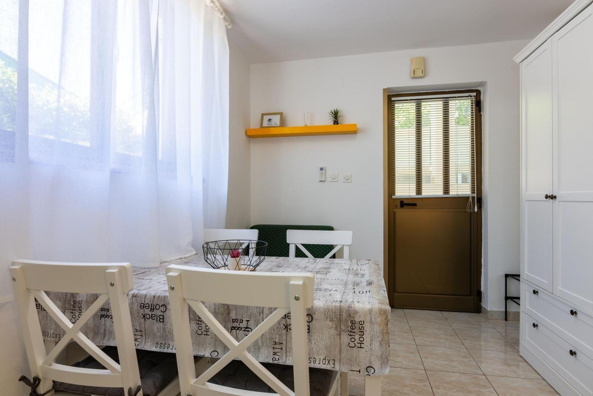 Ana, Malinska, Vantacici, Island Krk Vantacici